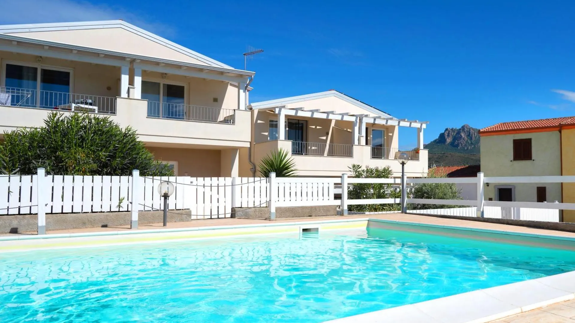 Villa Domo#30 - Villino Con Piscina, Giardino E Parcheggio Privato à Viddalba Hébergement de vacances